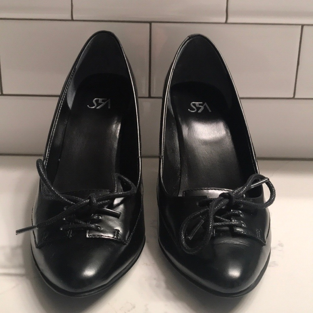 Saks Fifth Avenue lace up oxford pumps (size 7)